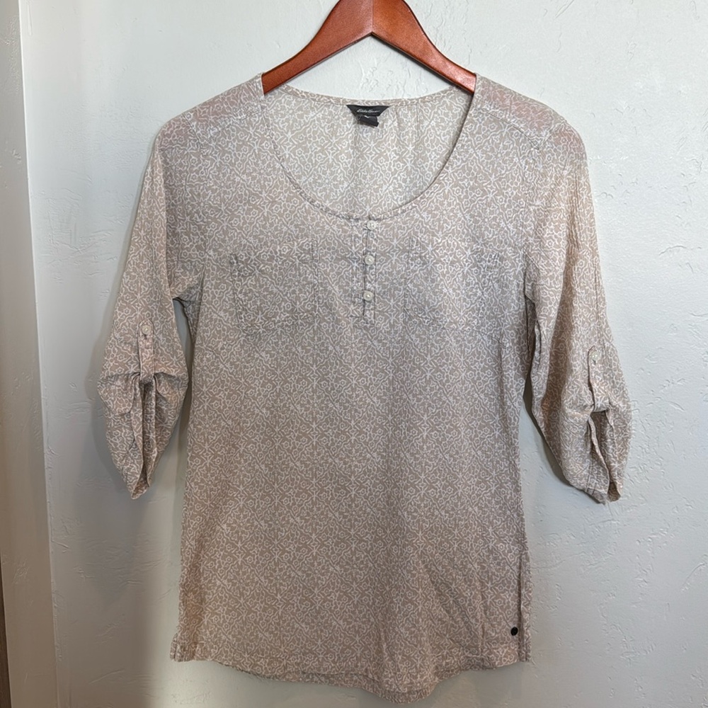 Women’s Eddie Bauer blouse. Size xs. Light weight material. Tan and white